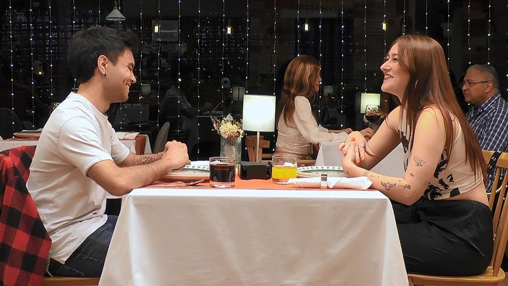 Perla y Juan Carlos durante su cita en 'First Dates'