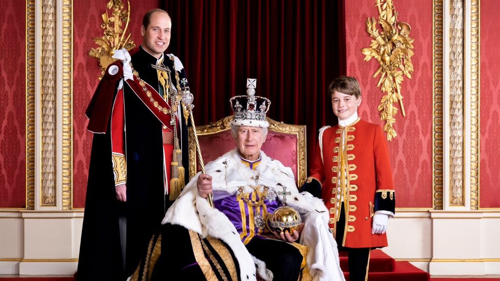 La Casa Real británica publica una nueva fotografía oficial de Carlos III, Camila y los dos herederos