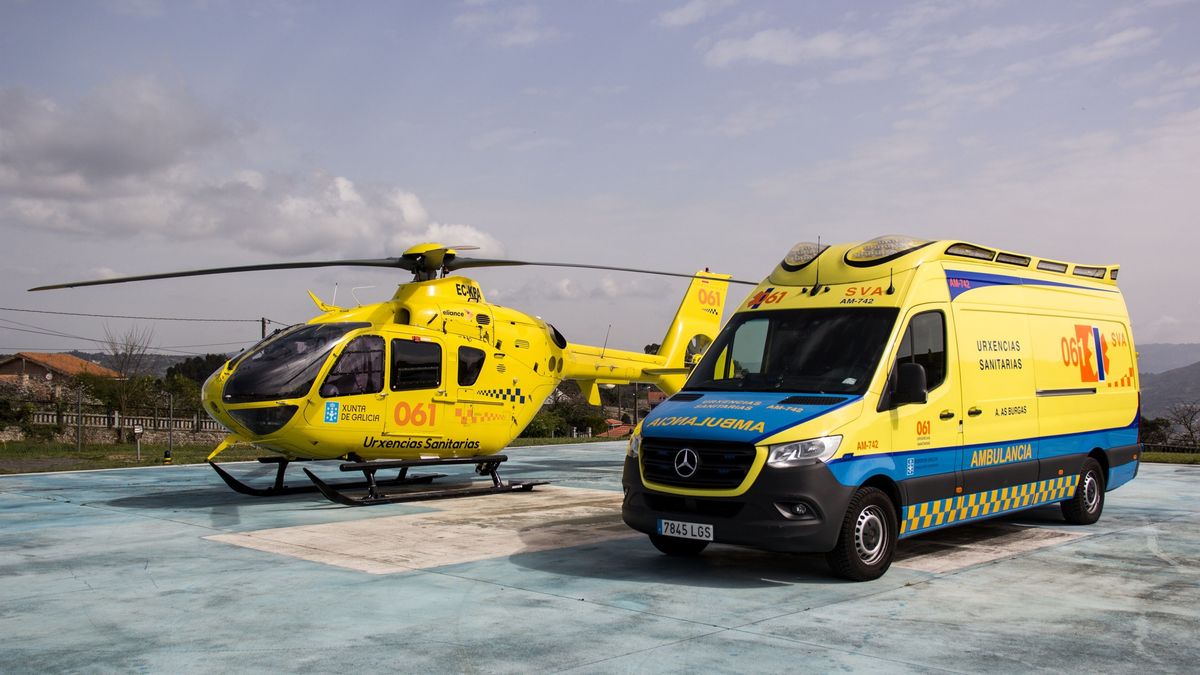 Helicóptero y ambulancia de Urxencias Sanitarias 061 Galicia