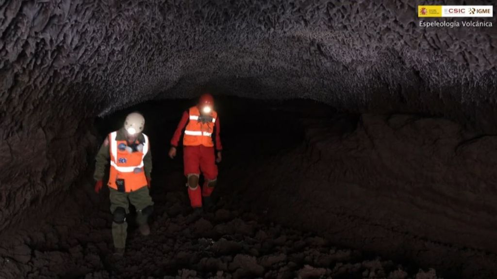 Graban los primeros pasos por el interior de los nuevos tubos volcánicos de La Palma