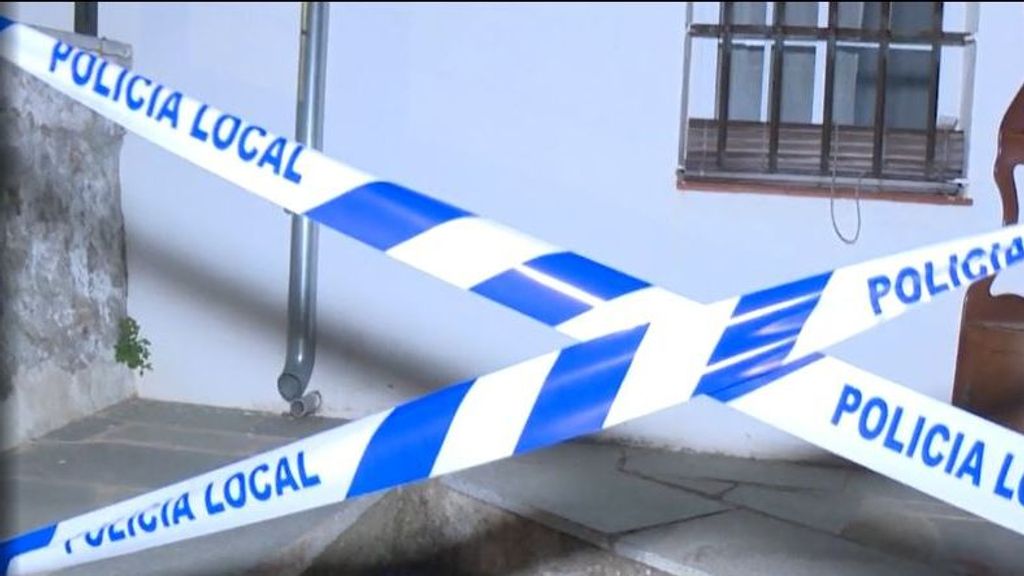 Mata de una puñalada a su expareja y después se suicida en Cazalla de la Sierra, en Sevilla