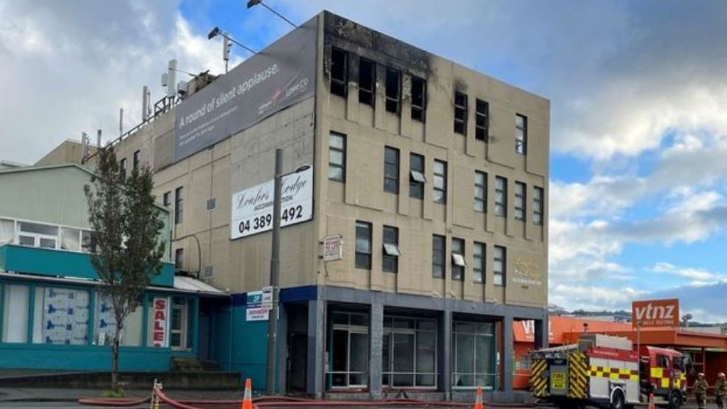 Mueren 6 personas en el incendio de un hotel en Nueva Zelanda