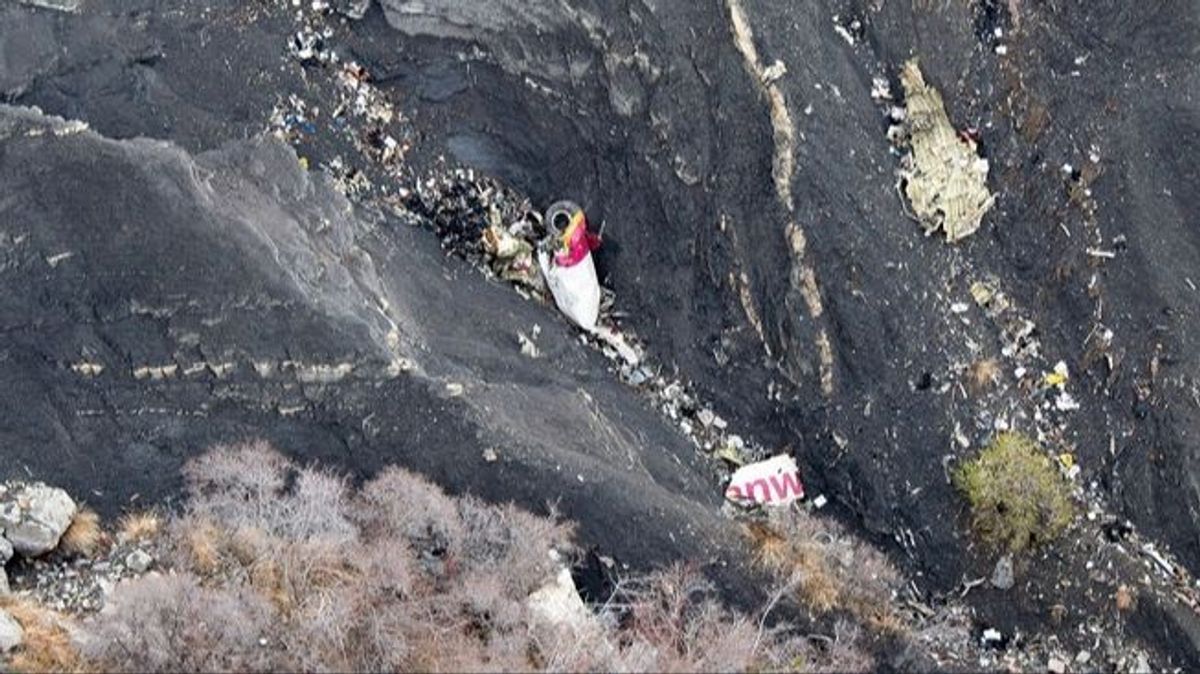 Imagen de los restos del avión accidentado de Germanwings Imagen de los restos del avión accidentado de Germanwings