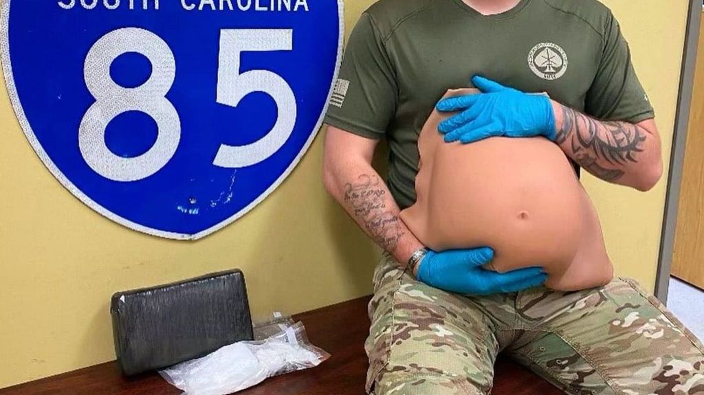 LA Policía de Anderson ha compartido en redes la falsa barriga que llevaba la mujer con 1.5 kg de cocaína