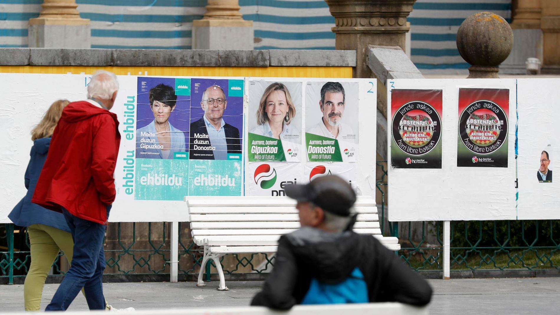 La renuncia de los exetarras condenadas por delitos de sangre de la lista de Bildu provoca diferentes reacciones