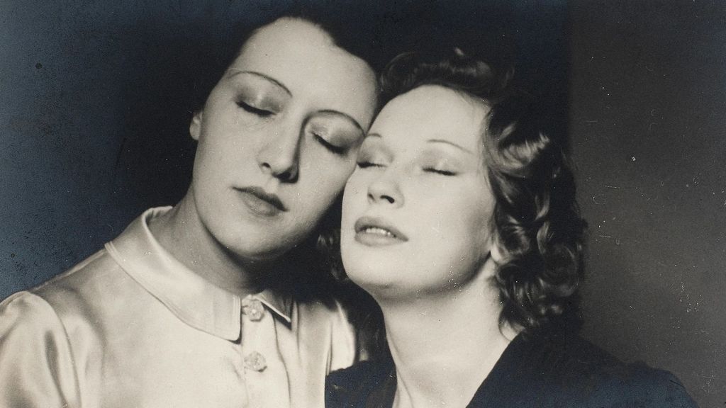'Le rêve' (1937) Consuelo de Saint-Exupéry y Georgette Hugnet fotografiadas por Man Ray.