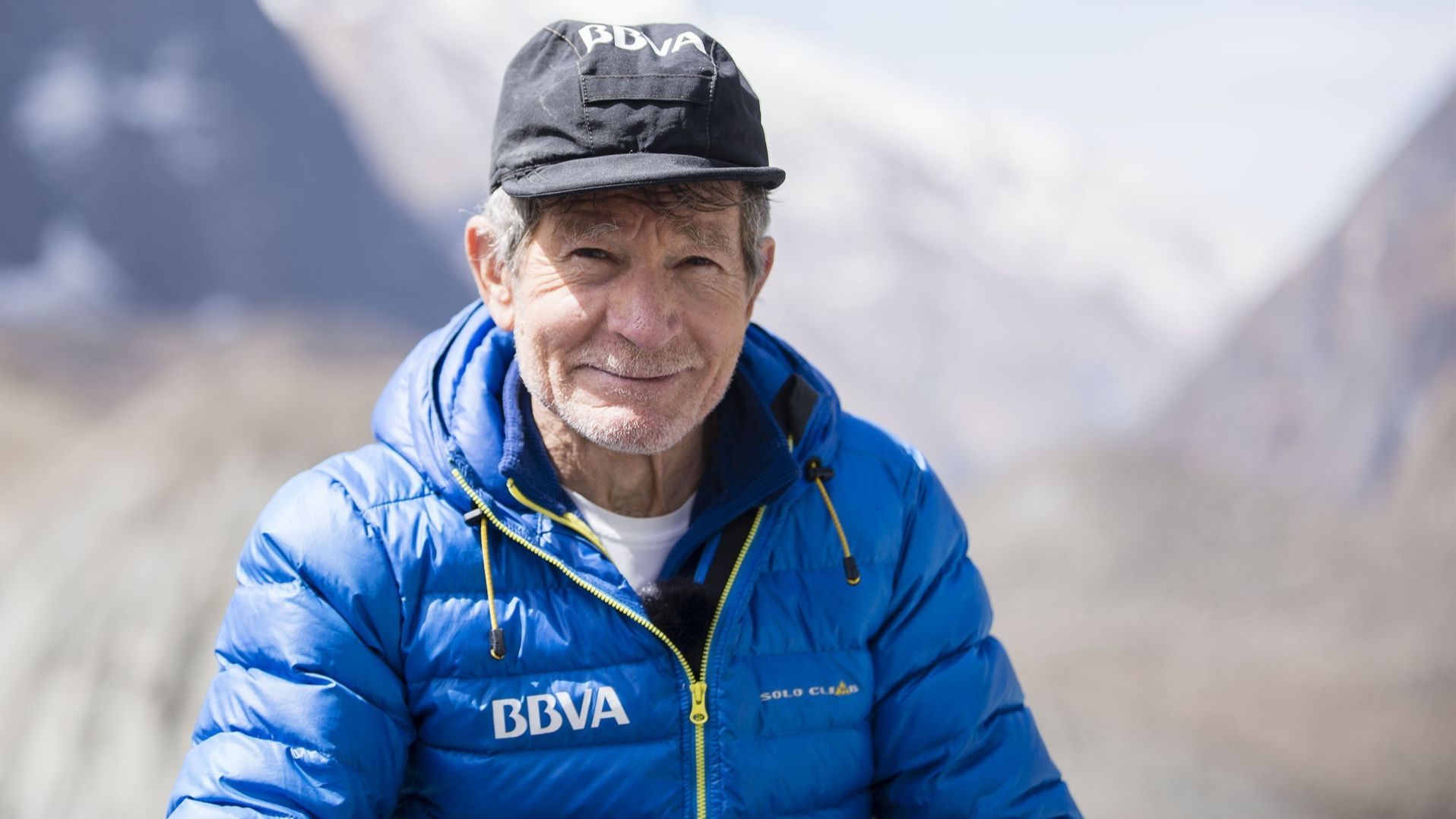 Carlos Soria, el escalador de 84 años, abandona su intento de subir el Dhaulagiri tras caerle un sherpa