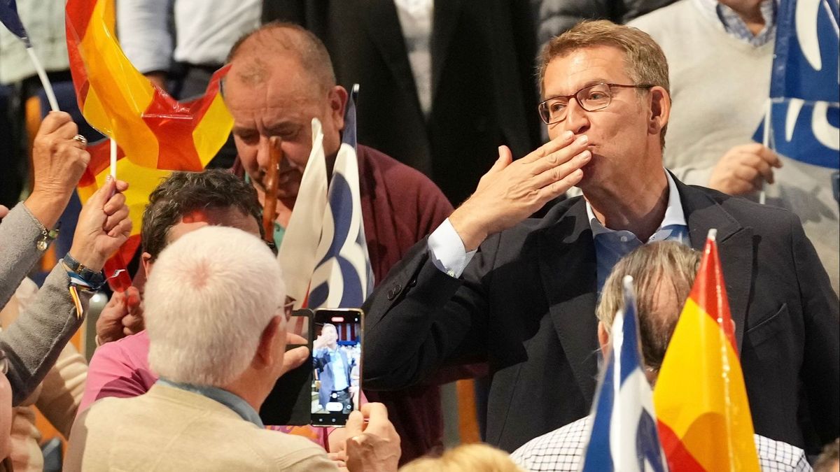 El presidente del PP, Alberto Núñez Feijóo, ayer en un mitin en Santander