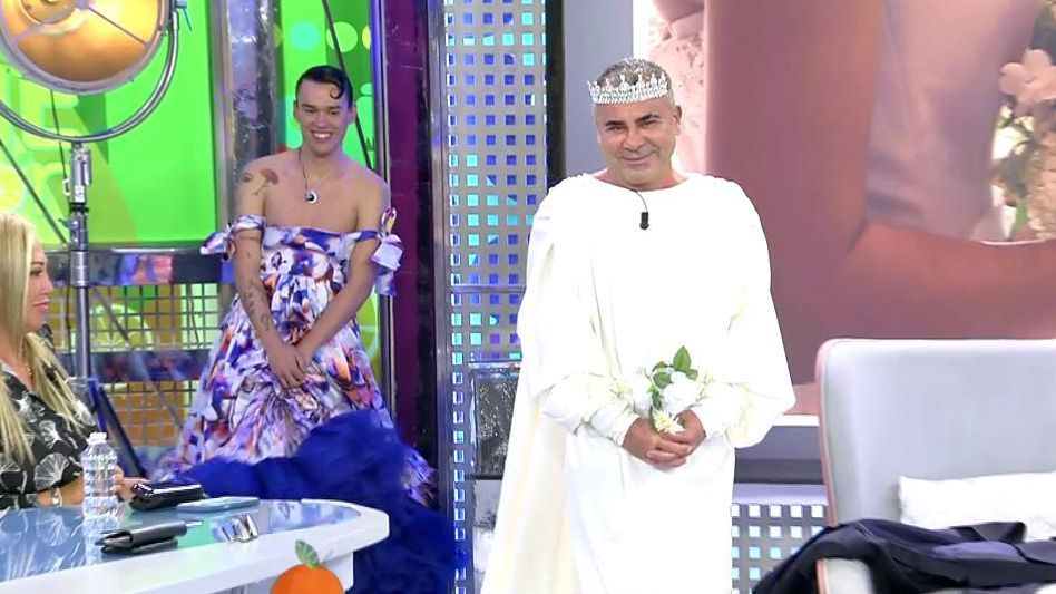 Jorge Javier Vázquez se prueba el vestido de novia que le gustaba a Tamara Falcó