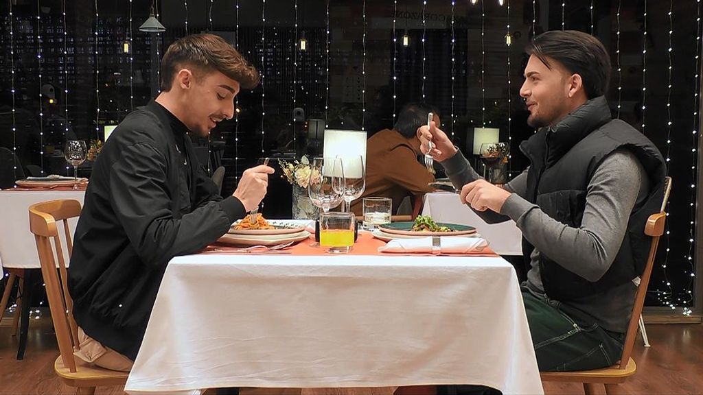 Toni y Manuel durante su cita en 'First Dates'