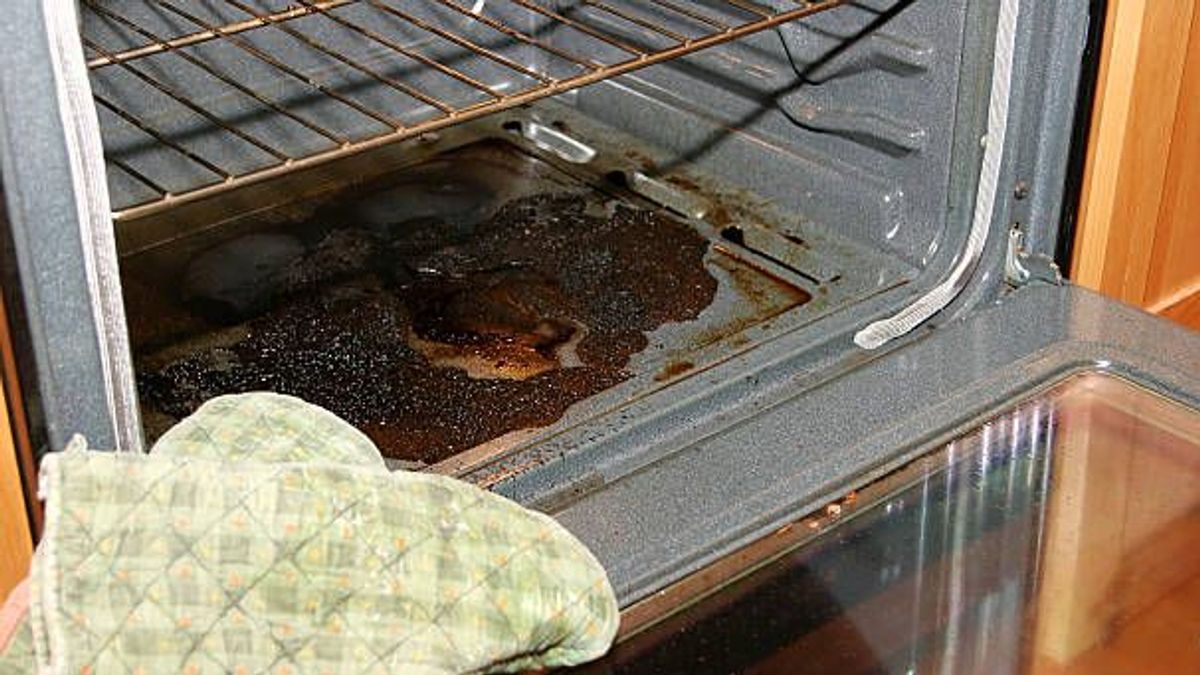 ¿Cómo eliminar la grasa de la rejilla del horno de una manera sencilla?
