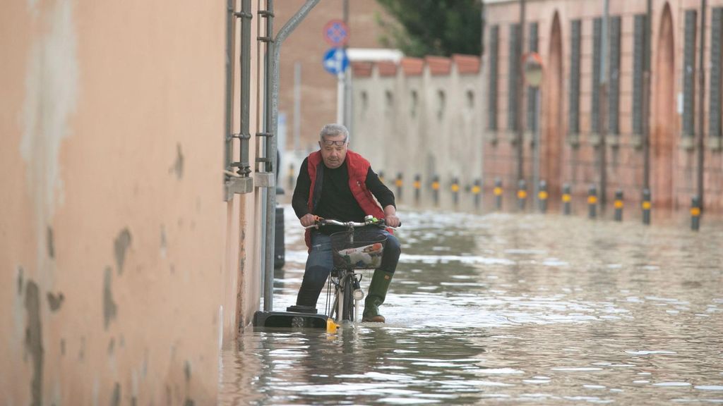 Fuertes inundaciones golpean Emilia Romagna, Italia, afectada por la sequía