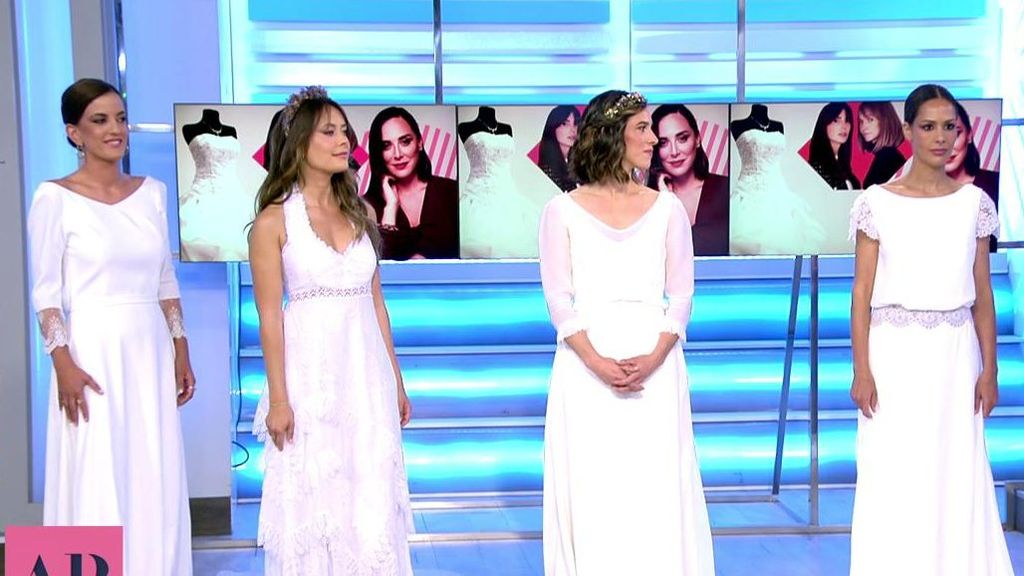 Las redactoras de ‘El programa de Ana Rosa’ desfilan con sus vestidos de novia para inspirar a Tamara Falcó