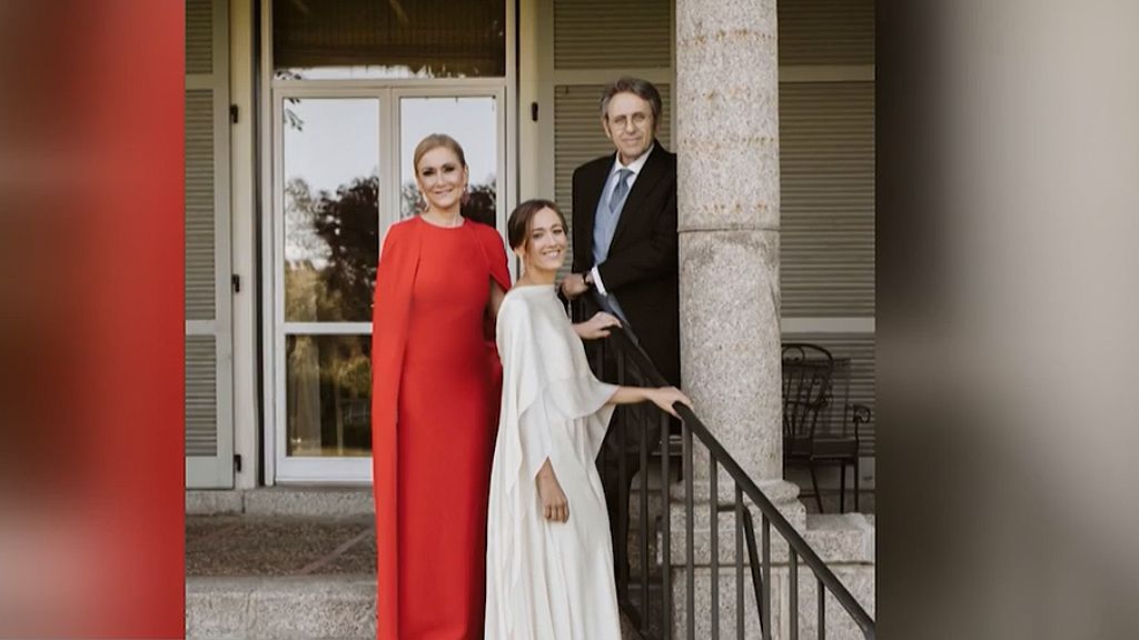 Cristina Cifuentes lo da todo en la boda de su hija: “Ella estaba feliz”