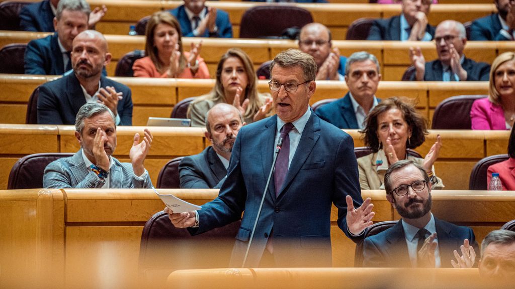 Feijóo, aplaudido por su bancada en el Senado en su cara a cara con Sánchez esta semana