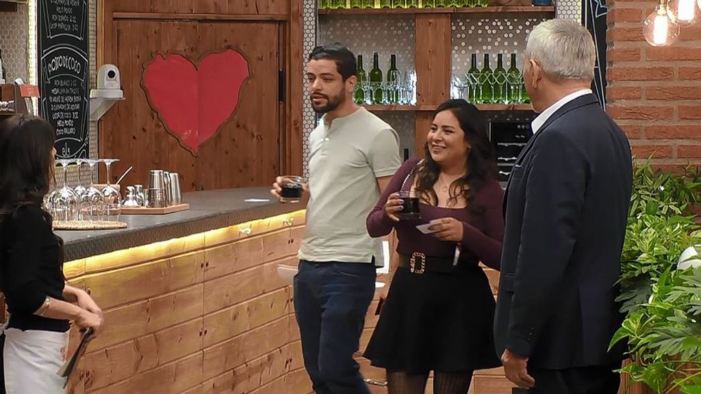 Isabel y Josmar durante su cita en 'First Dates'