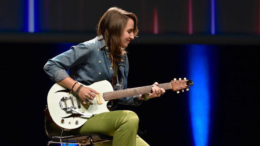 Laura Solla es guitarrista profesional desde los 23 años.