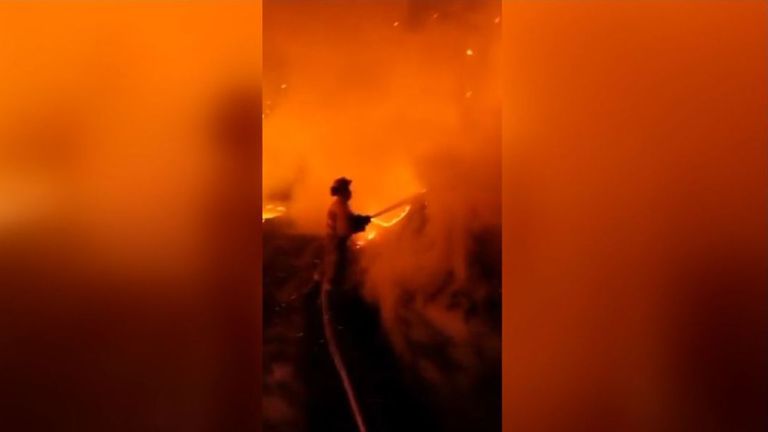 El incendio en Las Hurdes, Cáceres, sigue en nivel 2 y avanza sin control