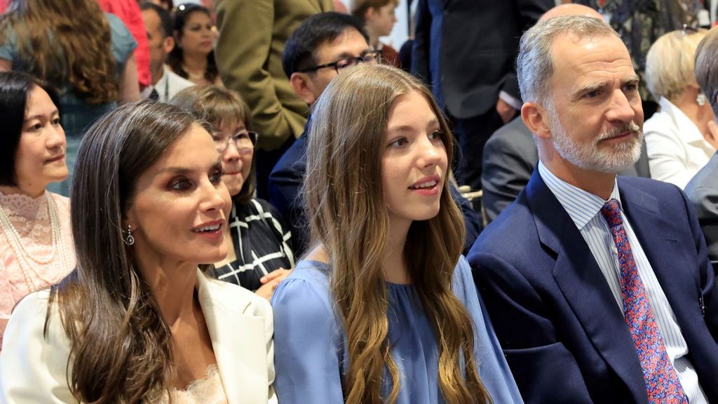 Los selfies y otras fotos de la familia real en la graduación de la princesa Leonor en Gales