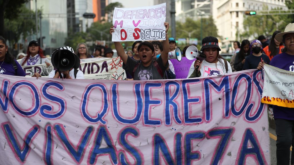 Protesta multitudinaria en México por la condena a seis años de prisión a una joven que mató a su violador