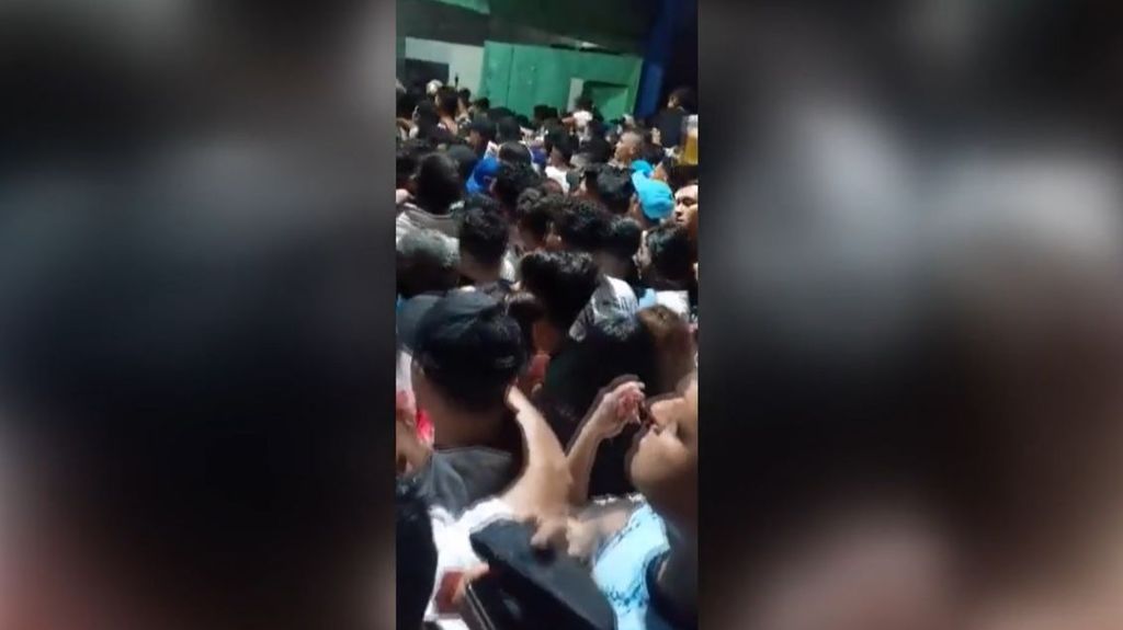 Doce muertos y decenas de heridos por una estampida en un estadio de fútbol en El Salvador