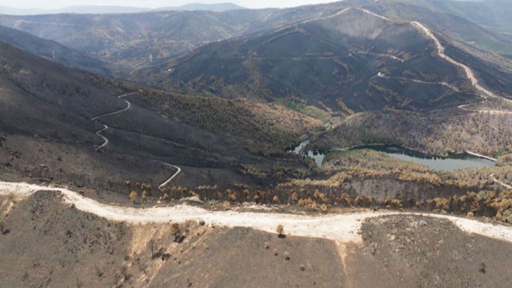 El incendio de Las Hurdes, estabilizado, pero con 12.000 hectáreas arrasadas: un paisaje de montaña negro