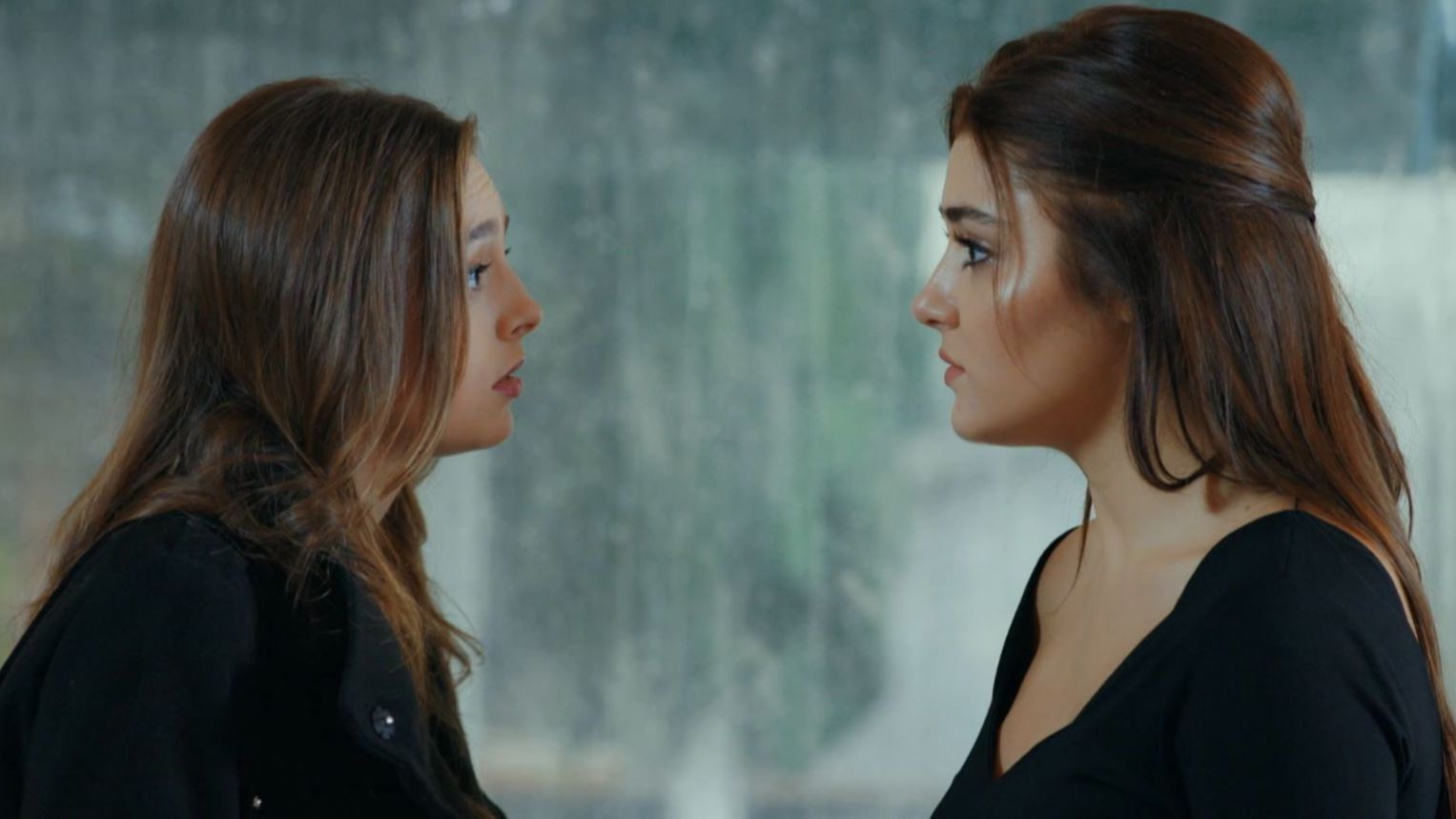 Ebru se enfrenta a Hazal