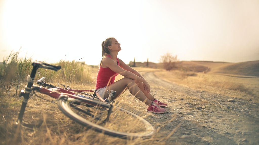 chica bicicleta atención plena