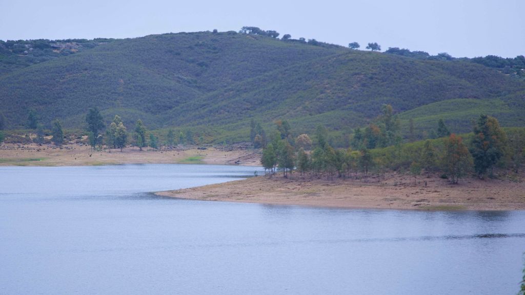 El panel de Alba Lago: las lluvias no son suficientes y el agua embalsada baja al 47%