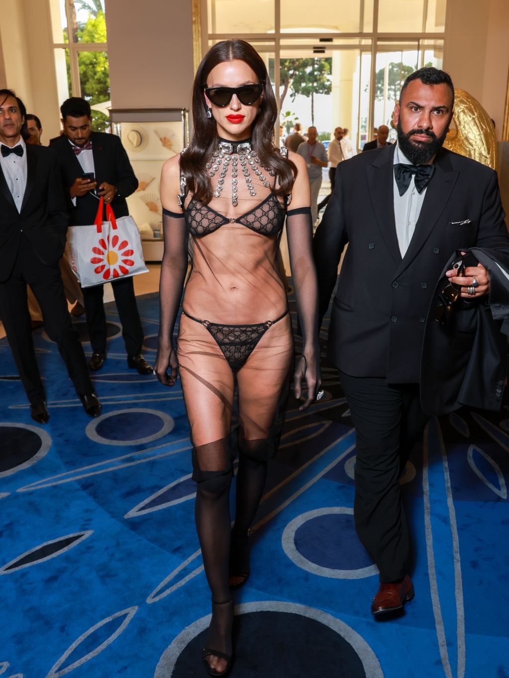 Irina Shayk apuesta por las transparencias en su look más impactante en Cannes