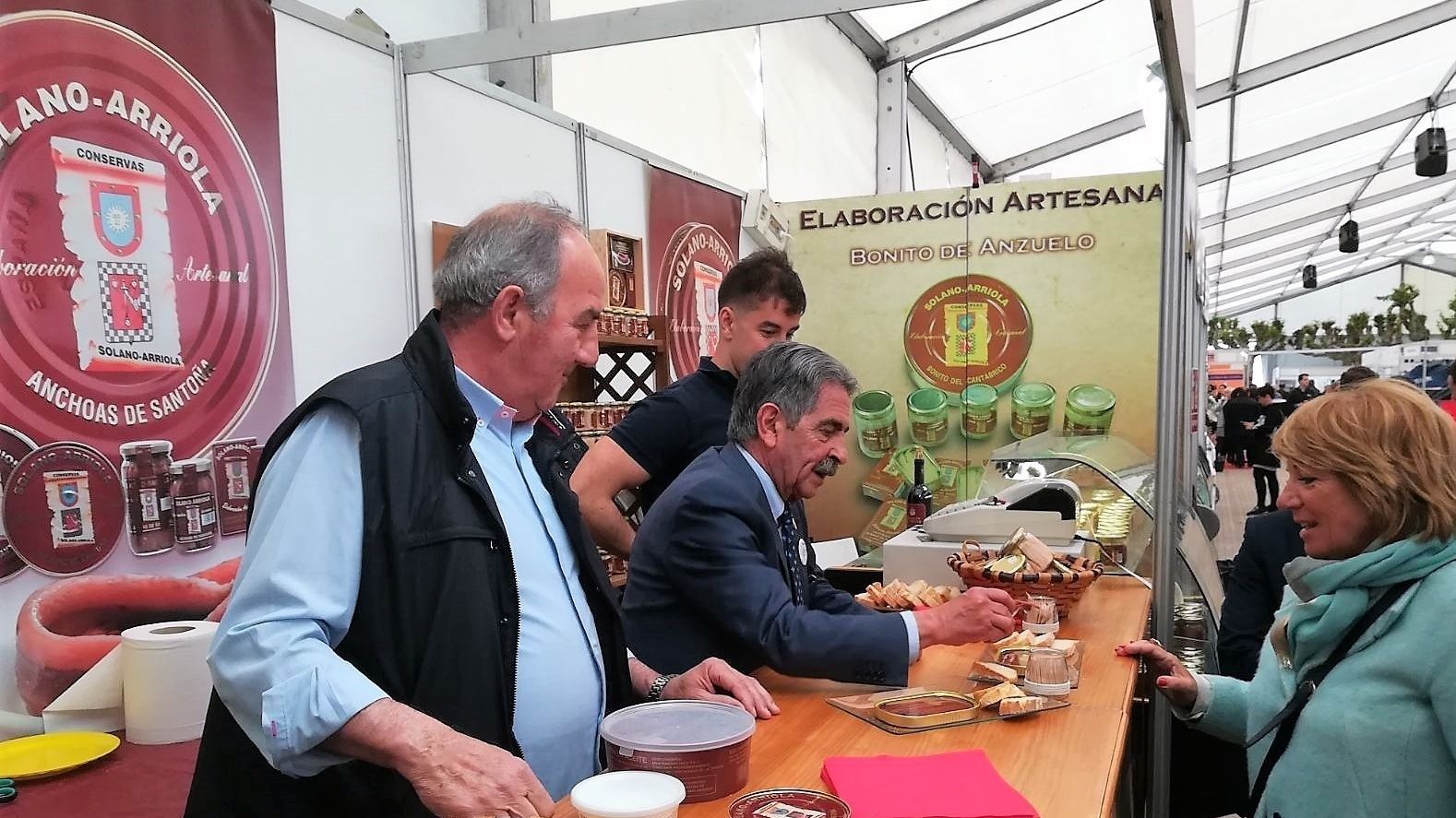 revilla en la feria de la anchoa