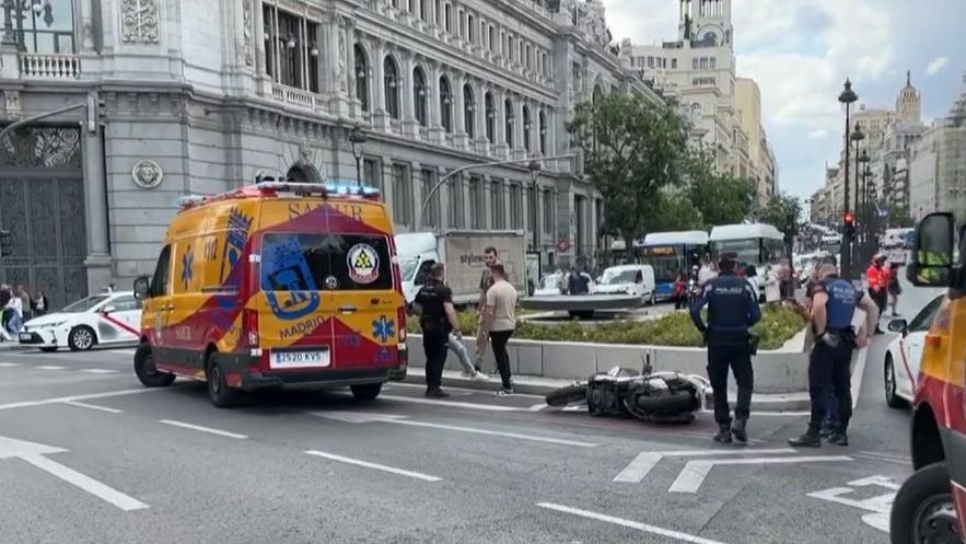 Herido grave un motorista cuando huía de la Policía en Cibeles, Madrid
