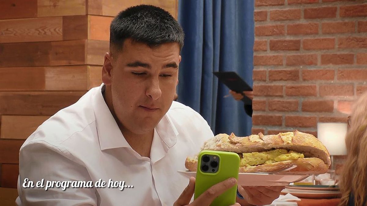 Avance, hoy en ‘First Dates’: Jennifer López y el Patica con un bocata de tortilla y mayonesa al corte