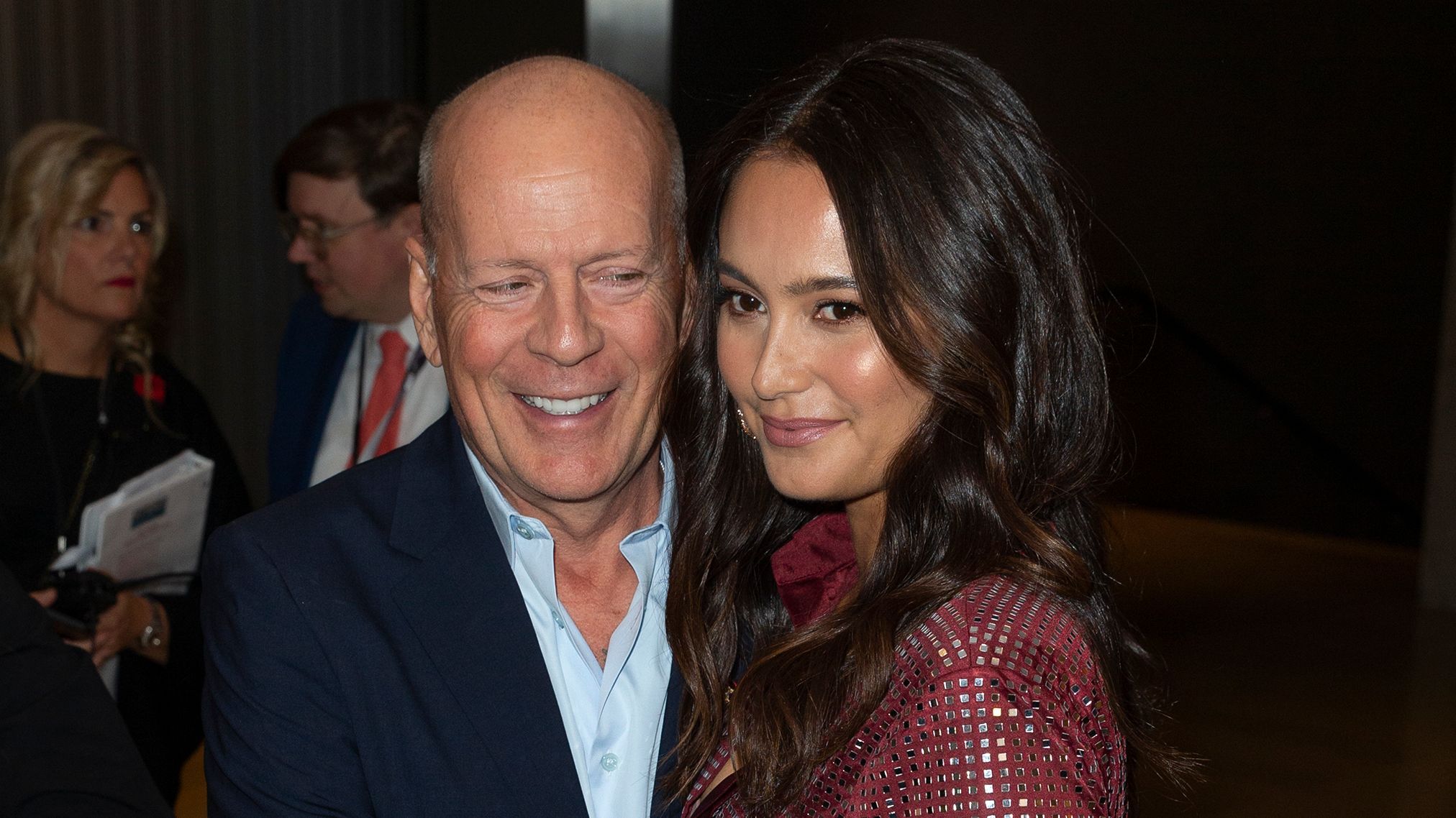 Bruce Willis y Emma Heming en un evento de 2019