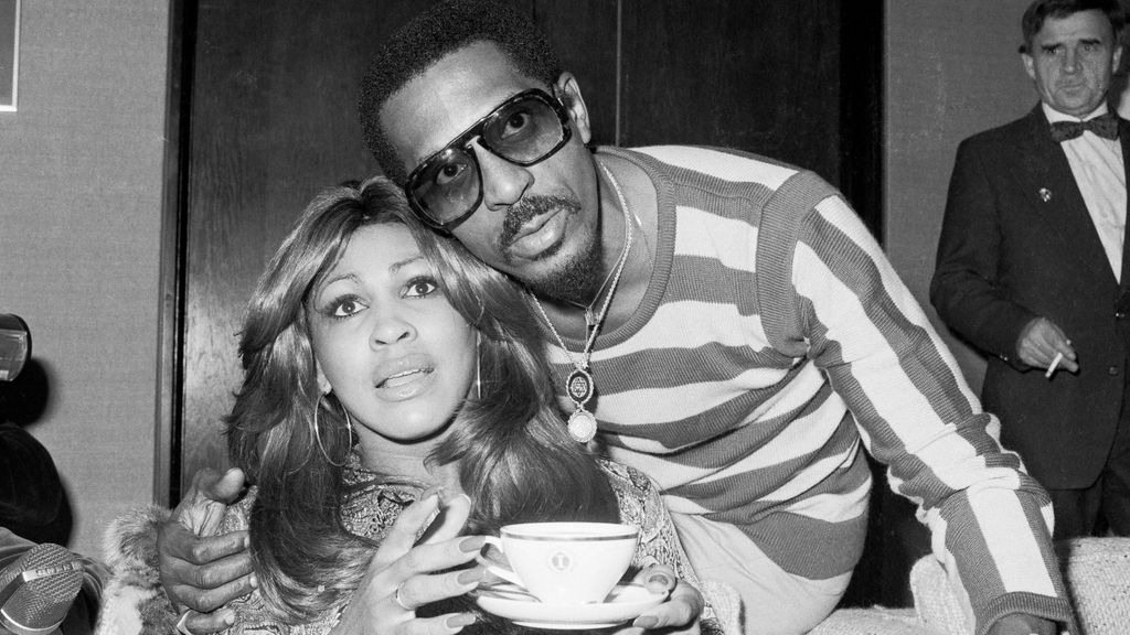 Tina e Ike Turner, su primer marido, en 1975