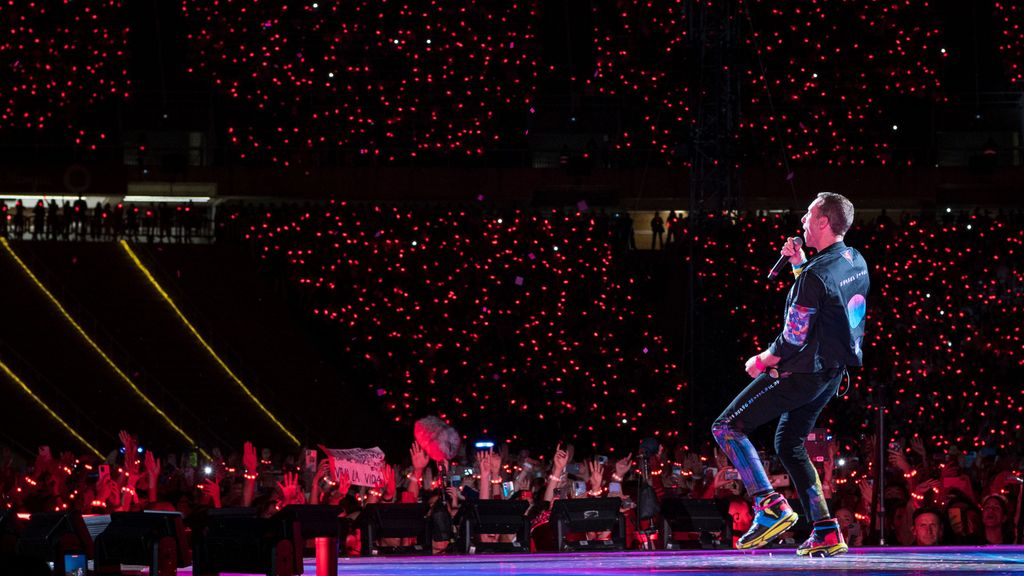 Coldplay cautiva el Estadi Olímpic de Barcelona y dedica su concierto a Tina Turner