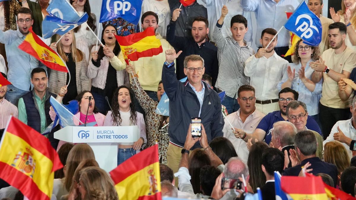 El presidente del PP, Alberto Núñez Feijóo, ayer en Murcia en su penúltimo mitin de campaña