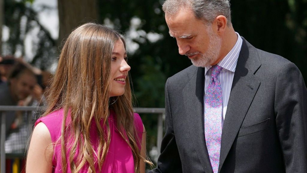 El rey, muy orgulloso de su hija menor