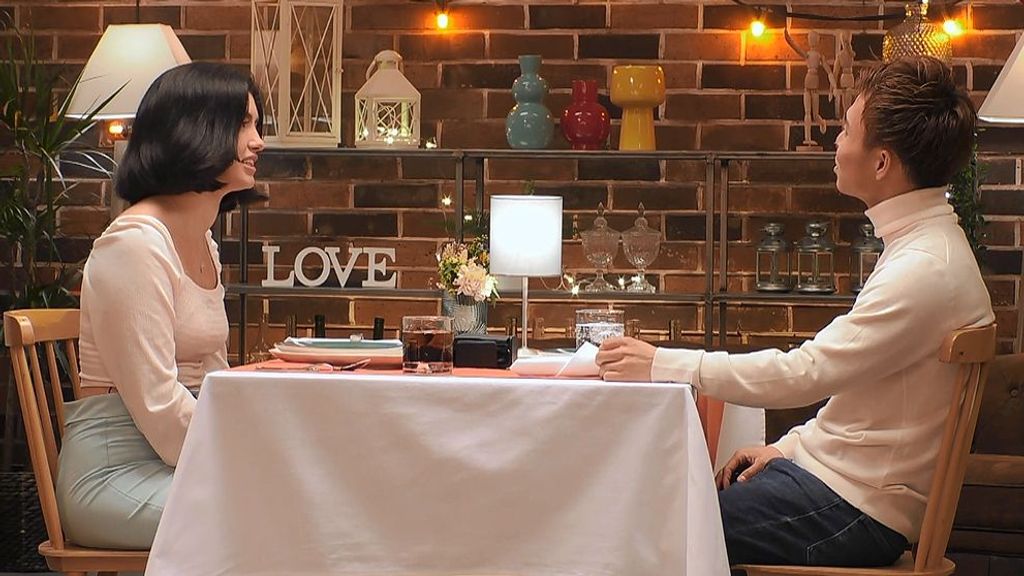 Ryuta y Anaís durante su cita en 'First Dates'