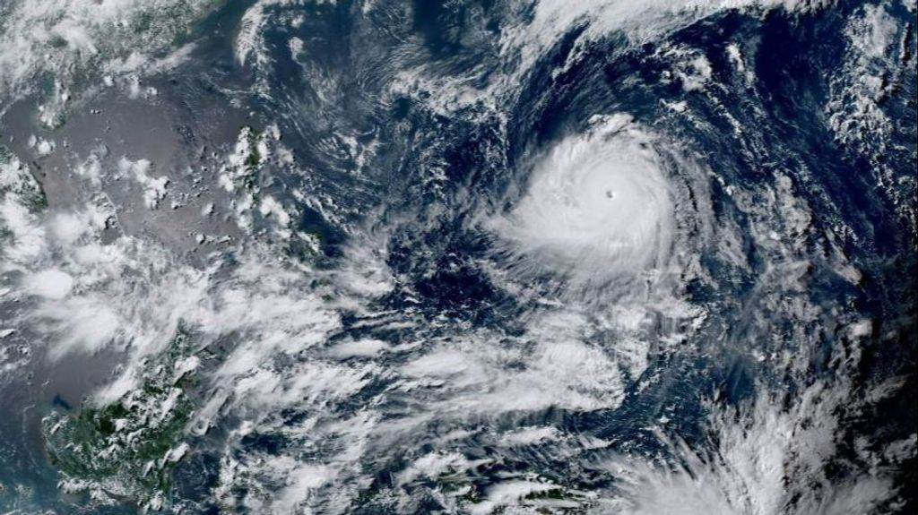 Mawar se convierte en un súper tifón después de azotar Guam