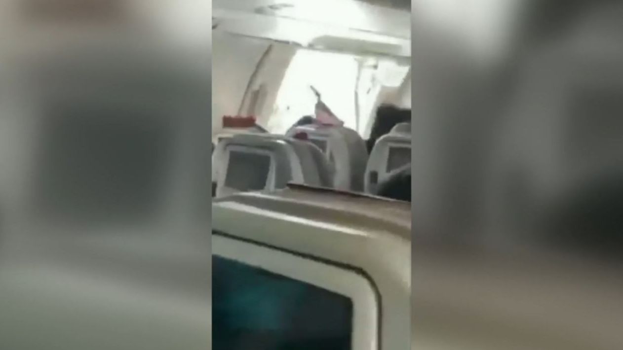 Terror en un avión en Corea del Sur: nueve heridos tras abrir un hombre una puerta de emergencia