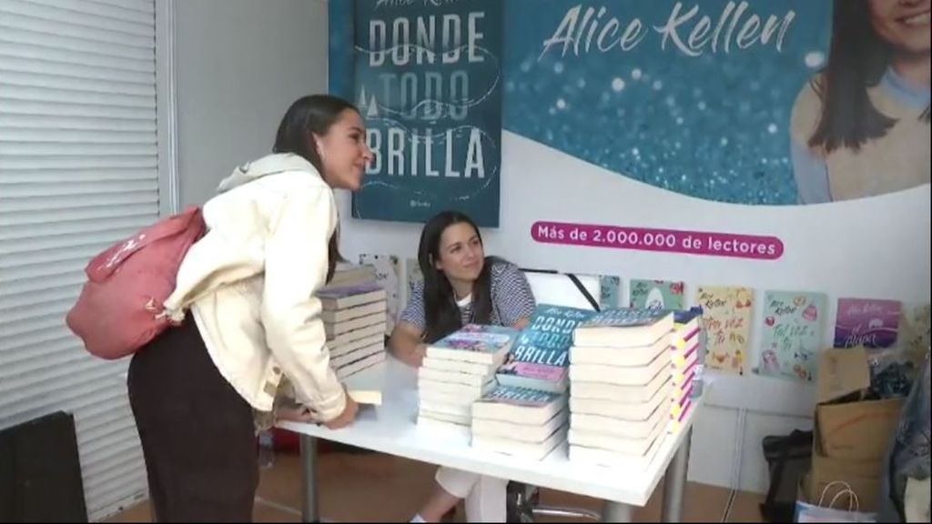 Autores y lectores se dan citan en la Feria del Libro de Madrid