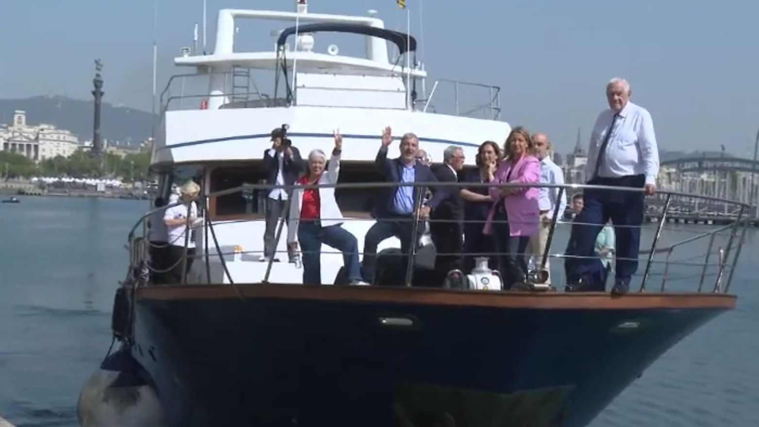 Los candidatos a la alcaldía de Barcelona pasan la jornada de reflexión con un paseo en barco