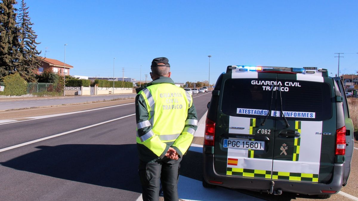 Muere atropellado un camionero en la AP-2 en Zaragoza: se había bajado a arreglar los neumáticos