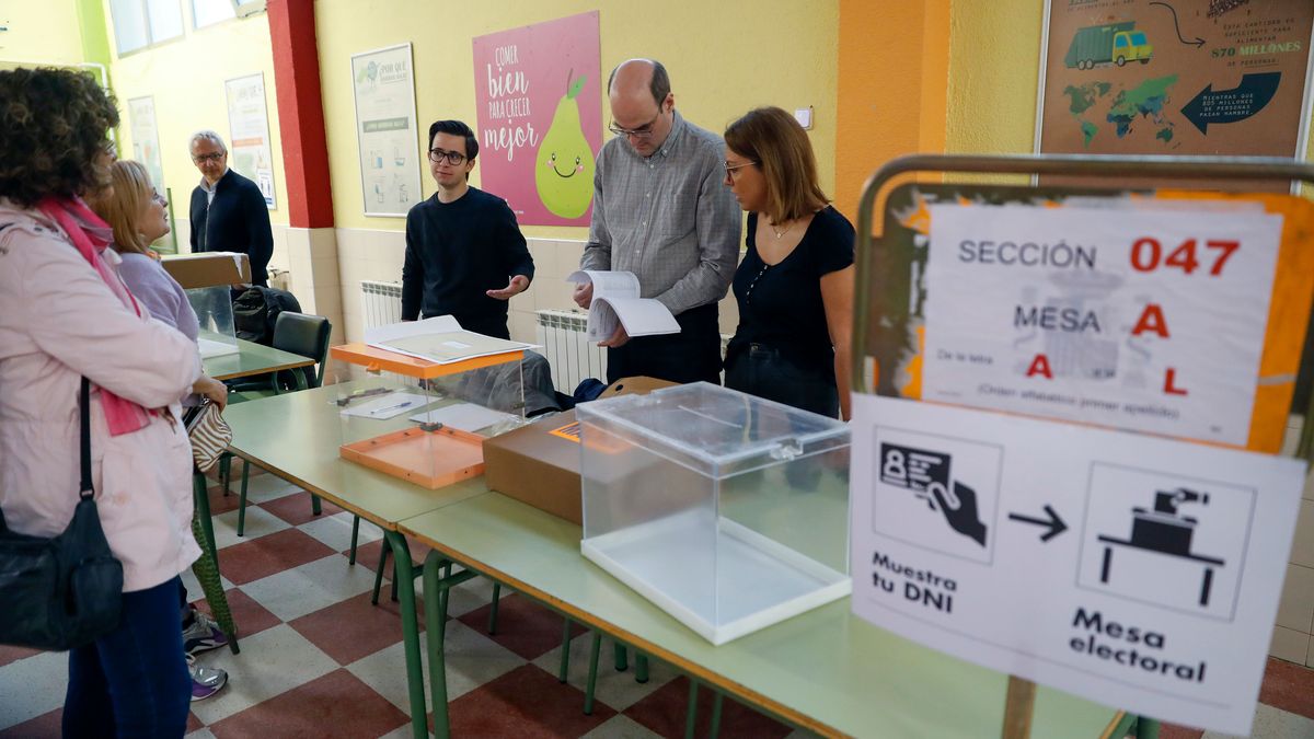 El presidente de una mesa electoral de Santander sufre un ataque de pánico