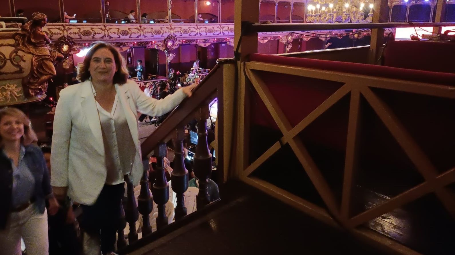 La alcaldesa de Barcelona y candidata a la reelección de BComú, Ada Colau, a su llegada a la Sala La Paloma para seguir la noche electoral