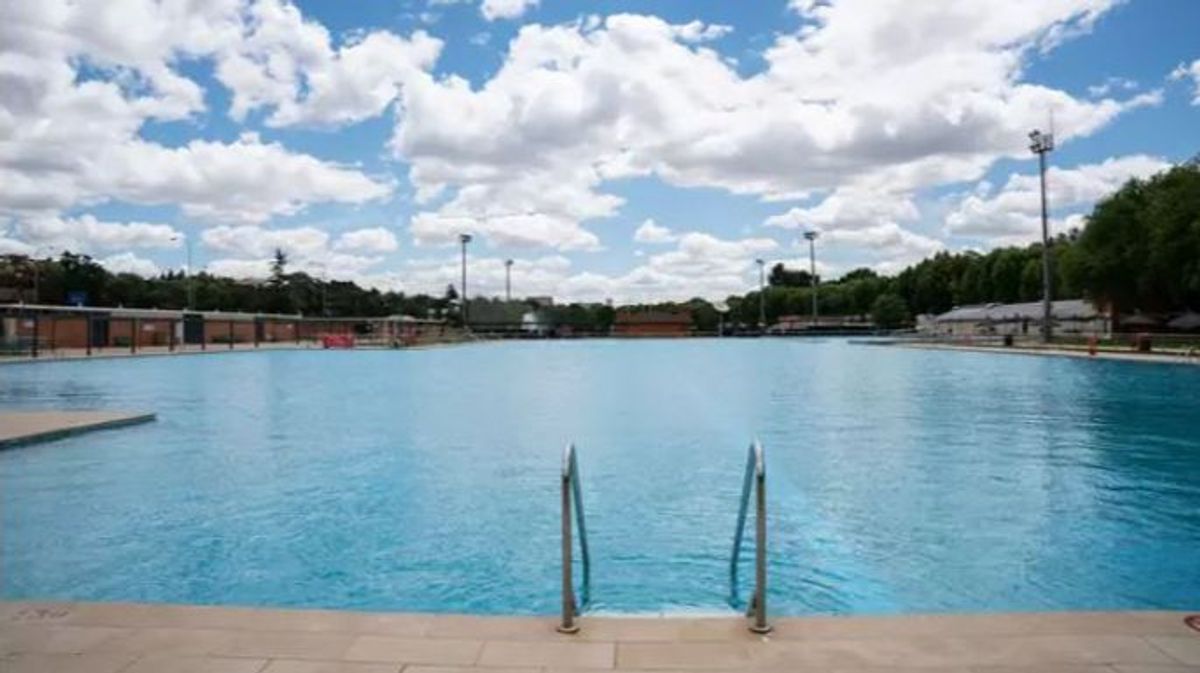 Muere electrocutada una mujer que limpiaba una piscina en Torrefarrera, Lleida