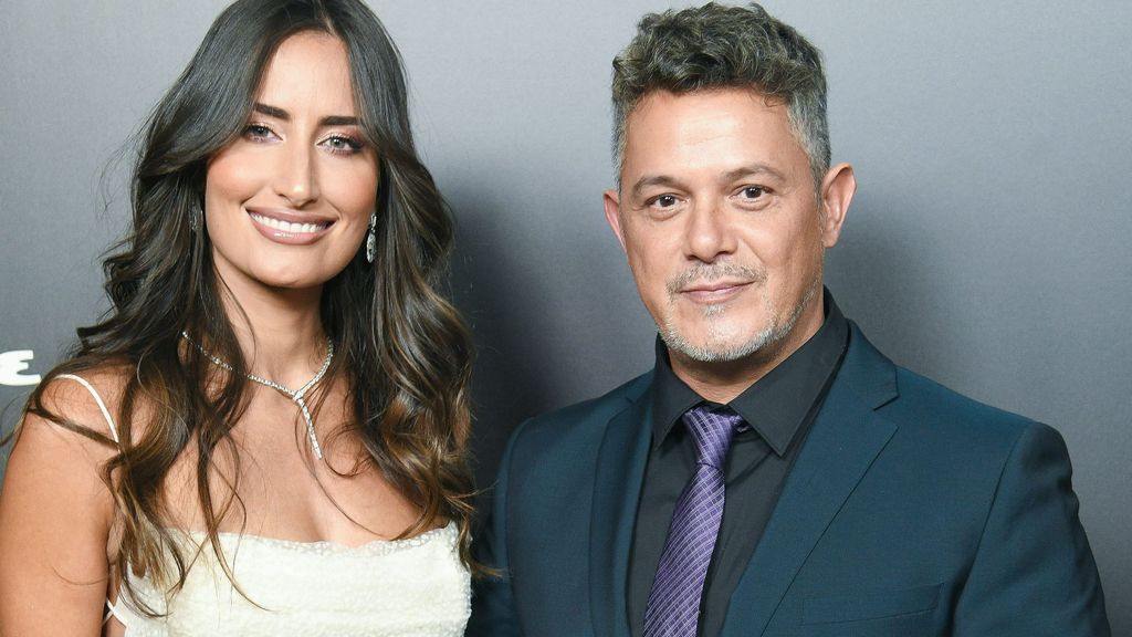 Alejandro Sanz y su pareja, Rachel Valdés, en una imagen de 2021