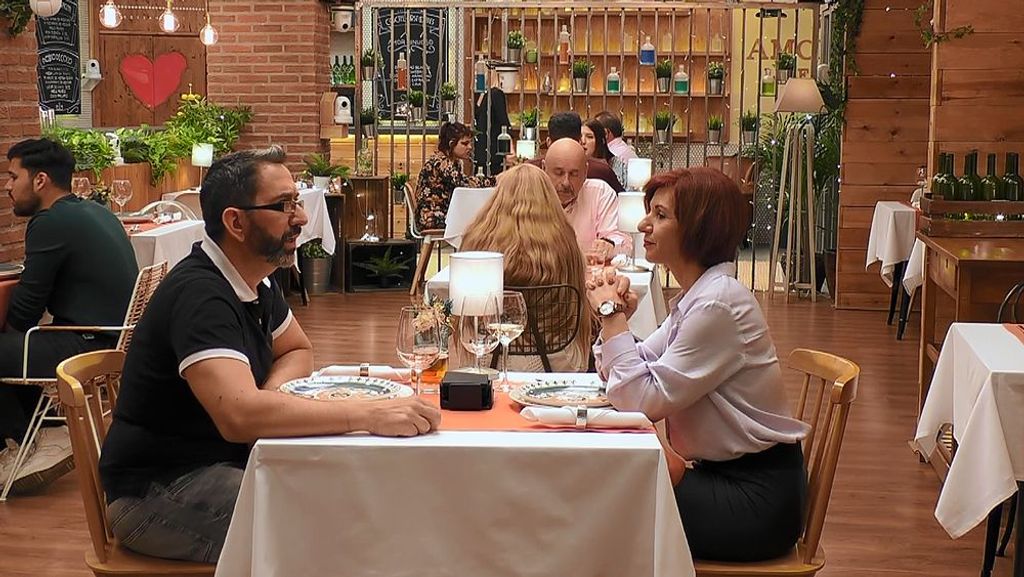 Almudena y Tomás durante su cita en 'First Dates'