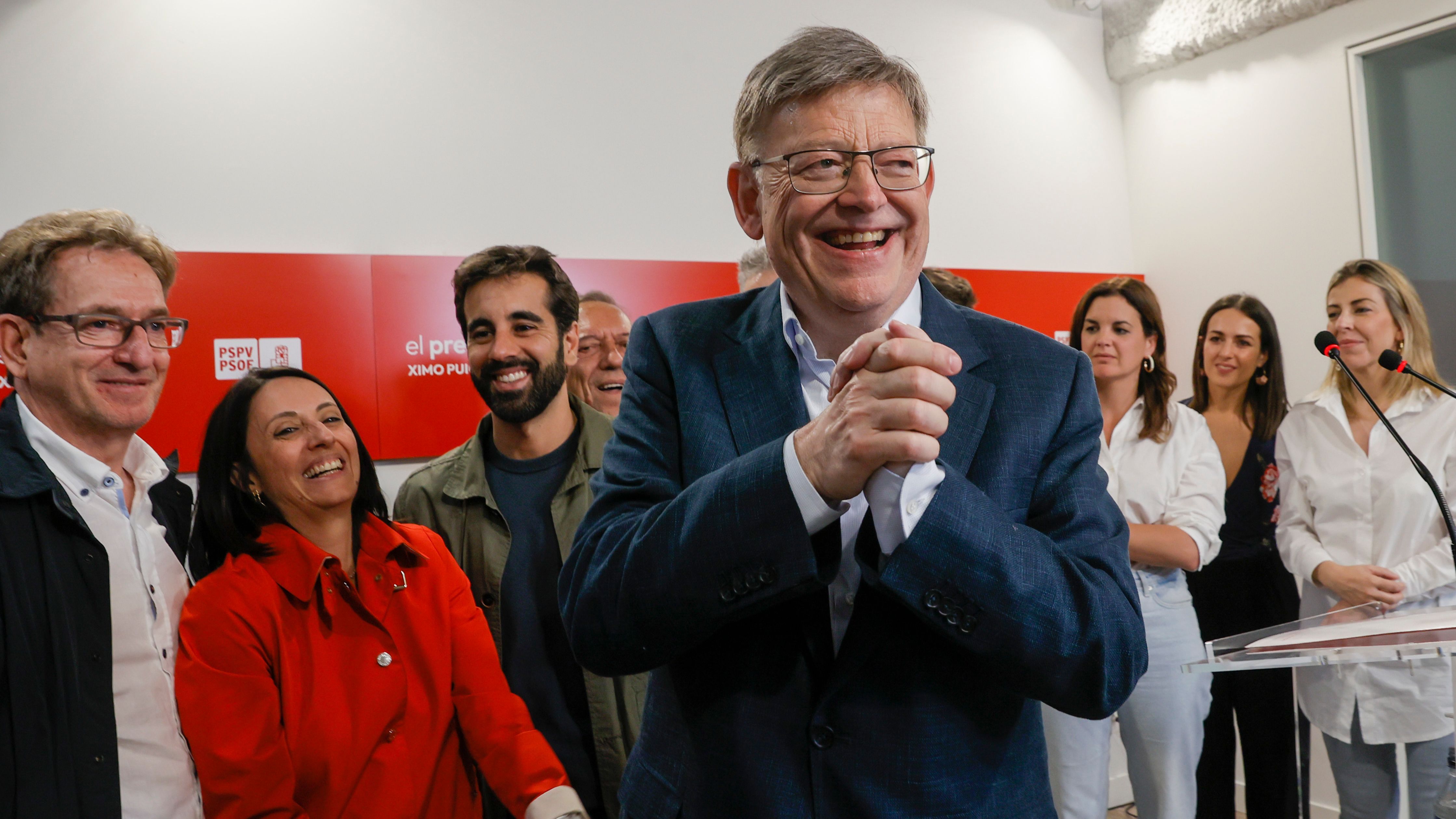 El presidente de la Generalitat, Ximo Puig, tras comparecer ante la prensa tras el recuento electoral y confirmar la derrota del PSPV en las urnas
